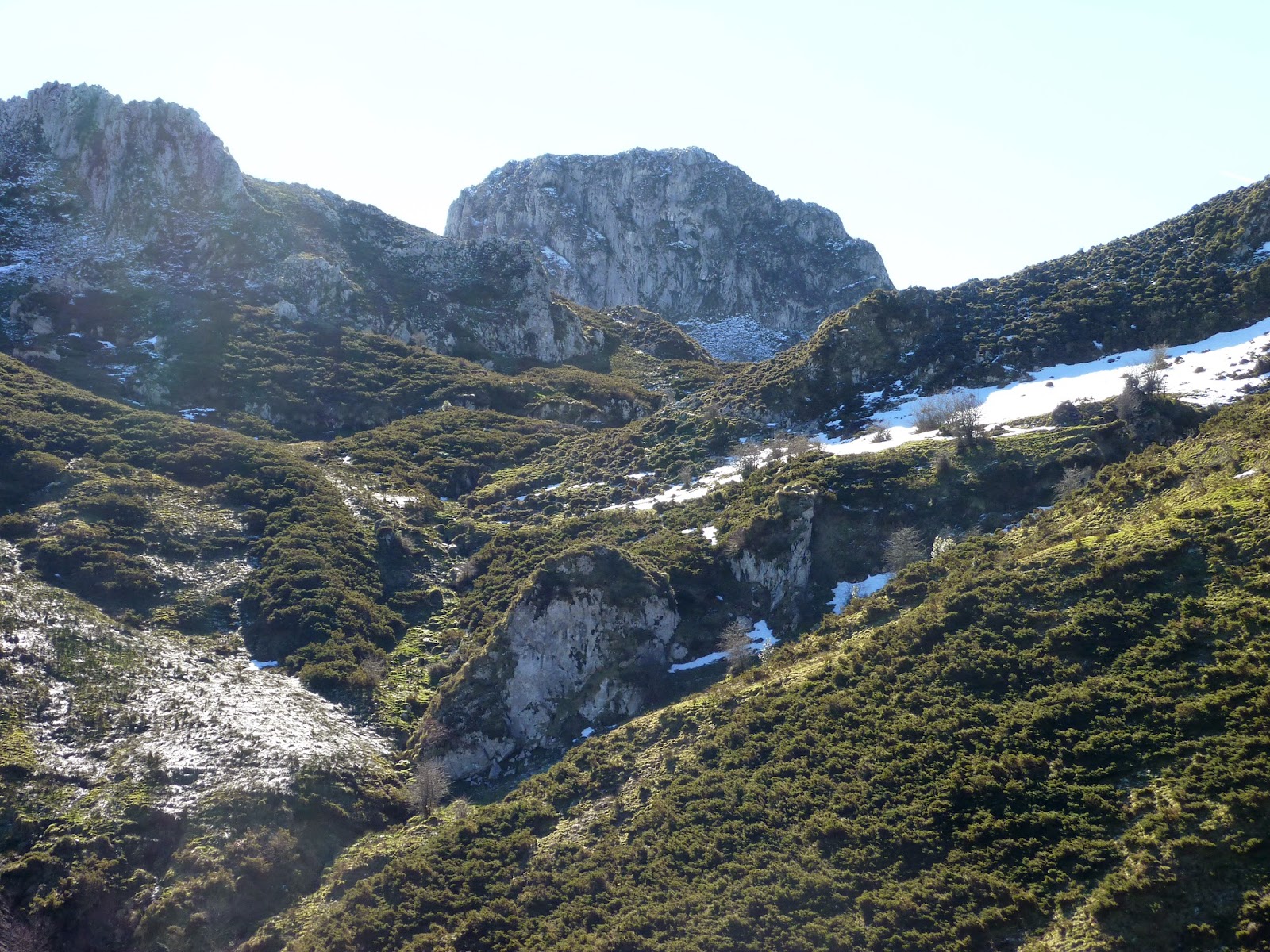 Pateos Montunos: Oyu La Madre y Cantón de Texeu desde Gamonedo.