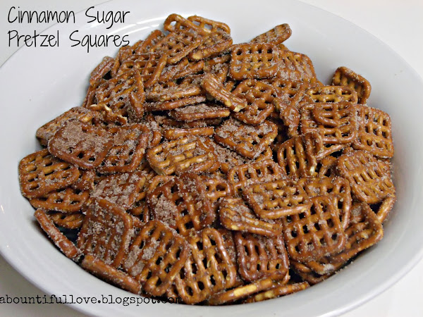 12 Days of Christmas yummies and treats : Cinnamon Sugar Pretzel Squares