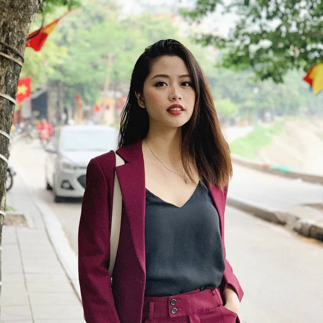 Nguyễn Nhị Lan Nhi không phải gương mặt xa lạ với giới trẻ. Cô từng là Hoa khôi Đại học Khoa học Xã hội và Nhân văn. Nguyễn Nhị Lan Nhi không phải gương mặt xa lạ với giới trẻ. Cô từng là Hoa khôi Đại học Khoa học Xã hội và Nhân văn.