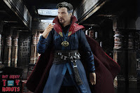 S.H. Figuarts Doctor Strange (Battle On Titan Edition) 25