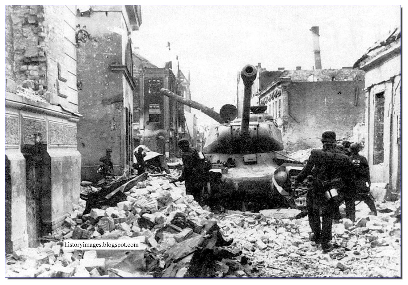 Летом 1944 г. Освобождение Таллина 1944. Подбитый ИС 2. Освобождение Вильнюса 1944. ИС-2 В Берлине.