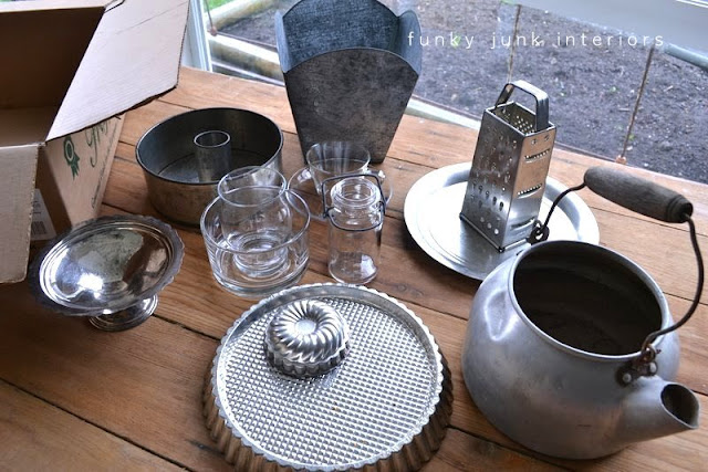 Learn how to create Christmas candle centrepieces out of old bakeware! Perfect for Christmas decorating or everyday! Click to view loads of candle ideas fully lit!