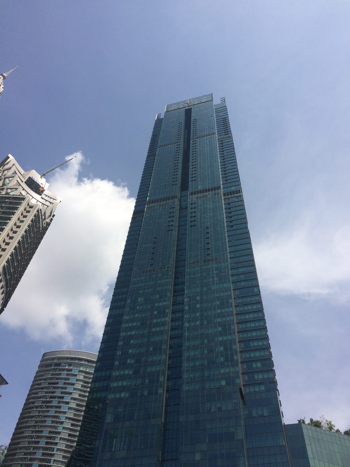 Kuala Lumpur Walk Pics  KLCC LRT Station to Four Seasons Hotel  3 minutes