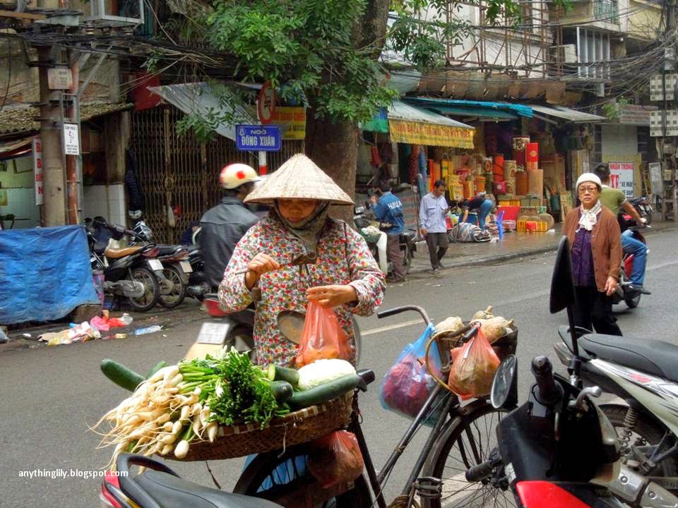 anythinglily: Hanoi Travel Part 8: The Street Peddlers Of Old Quarter