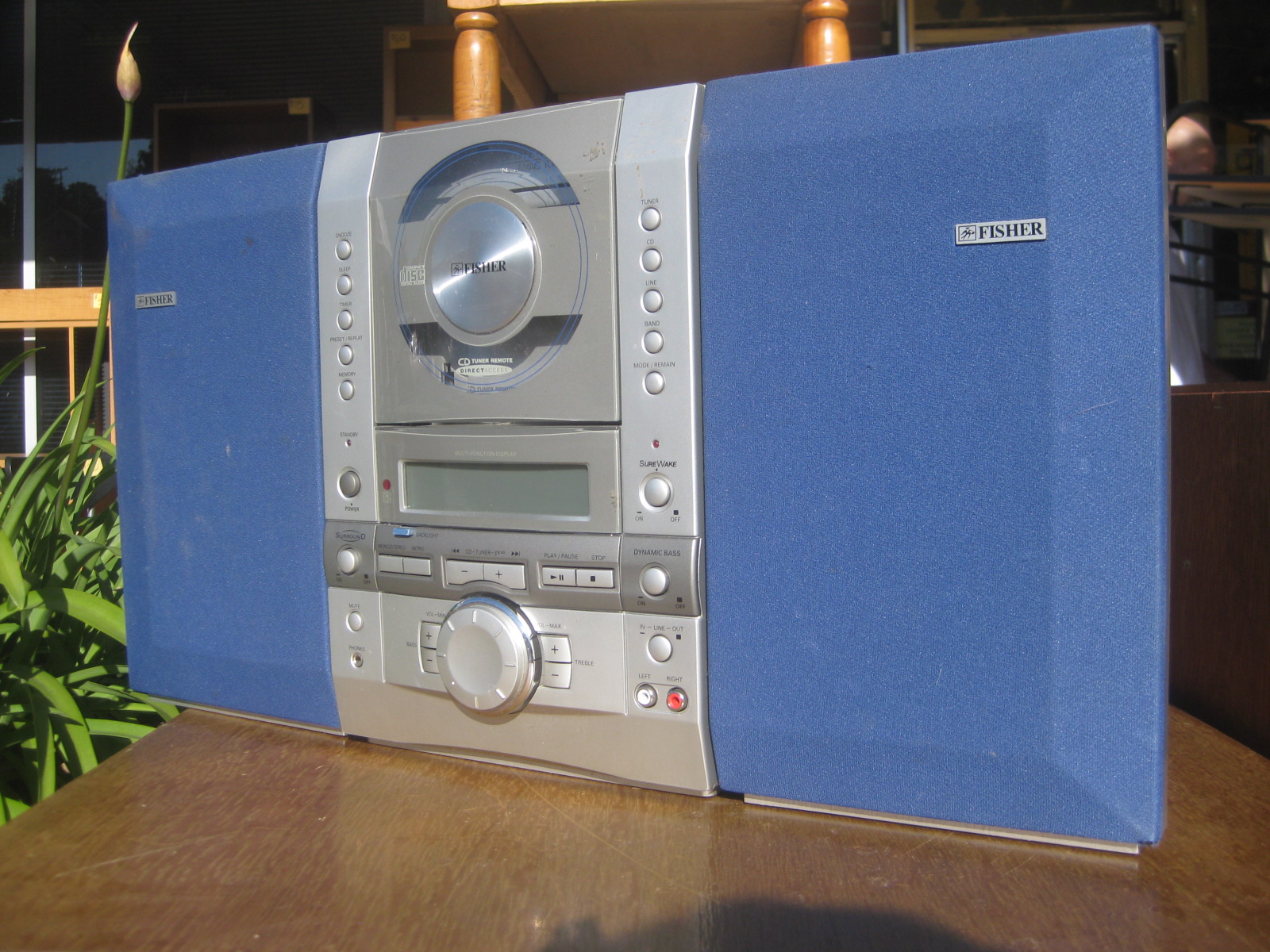UHURU FURNITURE & COLLECTIBLES: SOLD - Fisher Slim-1500 CD Player with