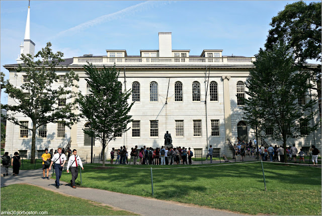 University Hall, Universidad de Harvard