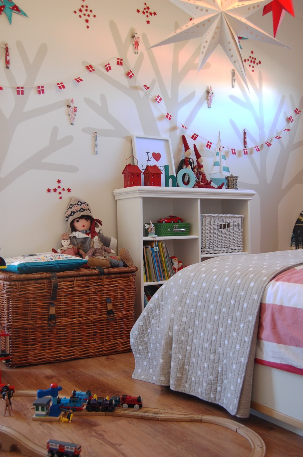 home-eclectica-christmas-in-kids-bedroom