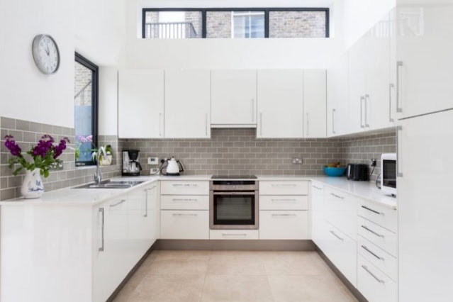 kitchen backsplash with white cabinets pictures