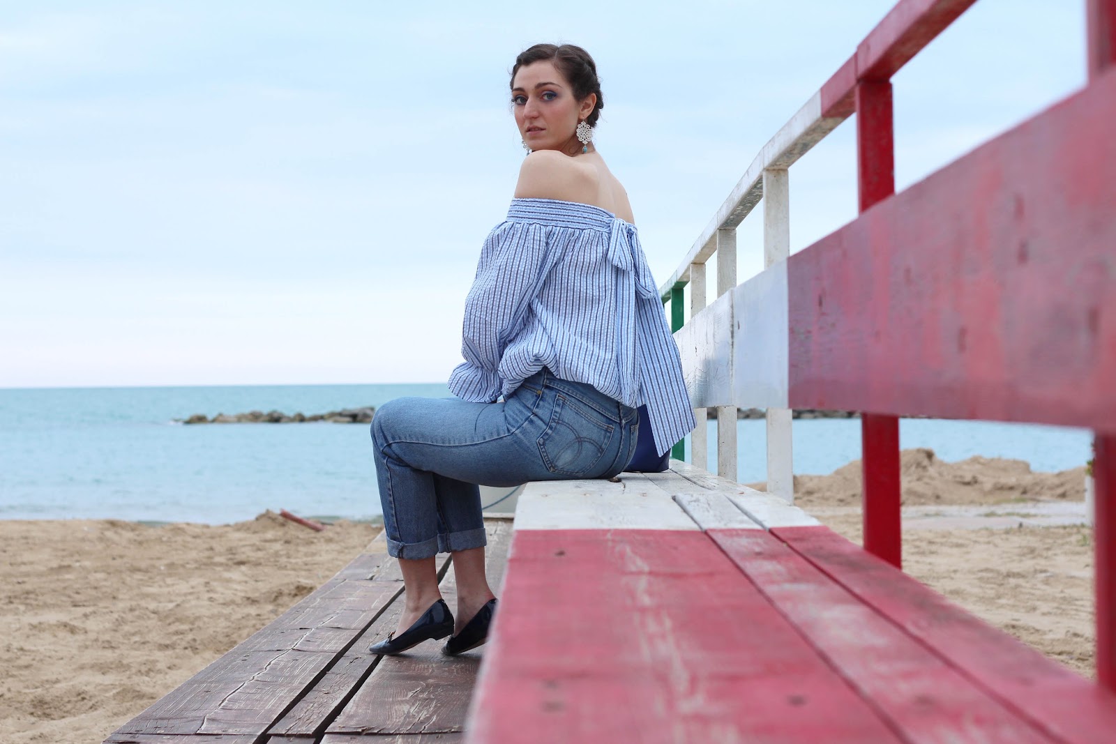 fashion style blogger outfit ootd italian girl italy vogue glamour pescara light blue bow off-the-shoulder top bluse chicwish trend denim jeans 90 calends blue bag borsa blu prospering flats ballerine shoes scarpe fabijoux earrings orecchini macramè braid hairstyle hair