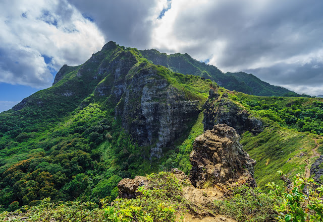 Pu'u Manamana hiking trail 