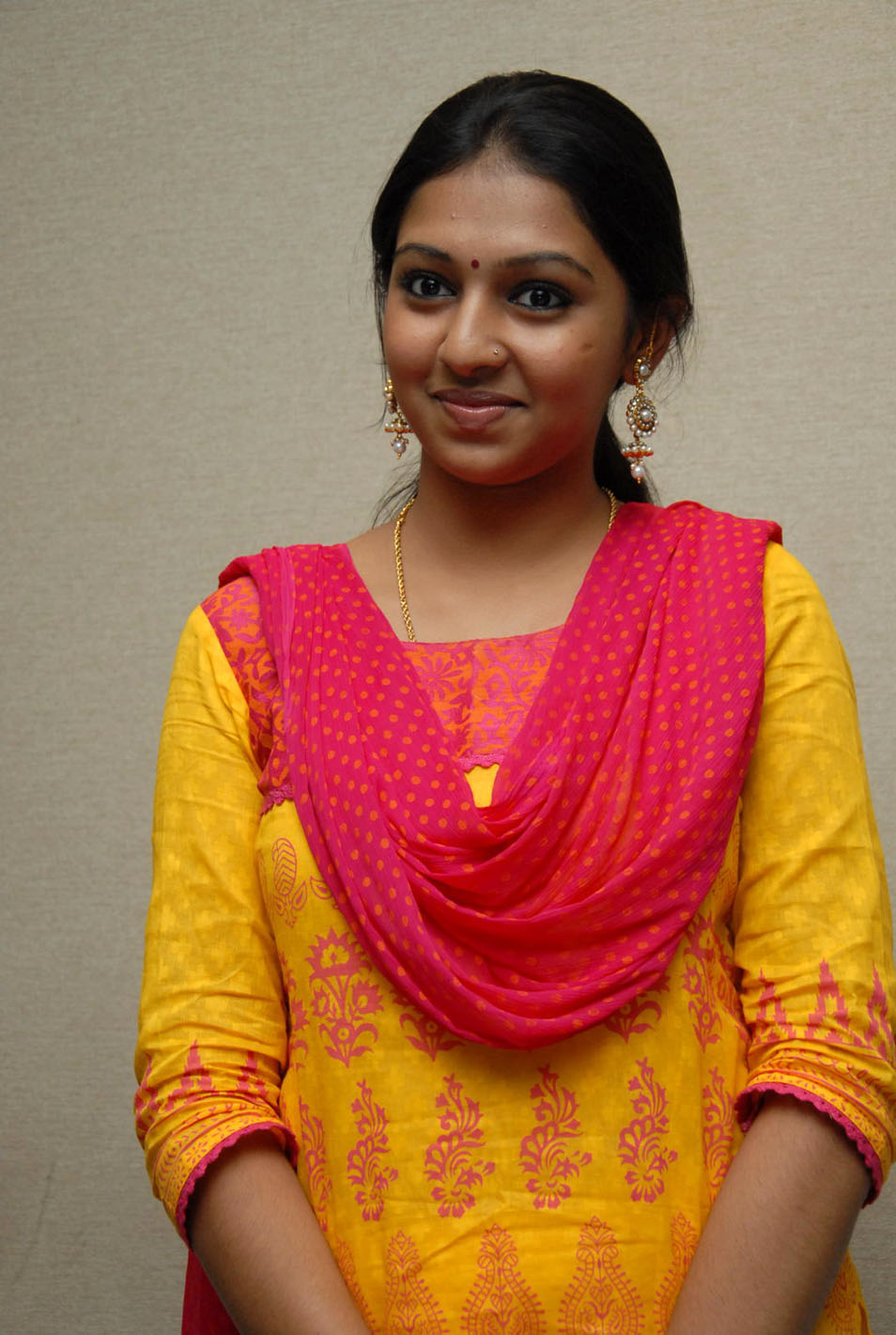 Tamil actress Lakshmi menon hd wallpapers.