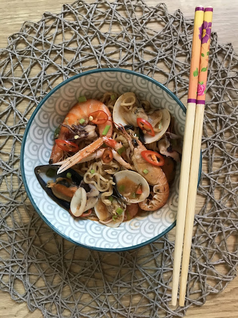 wok de noodles con marisco receta