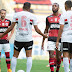 Mais do que os erros individuais: Flamengo sofre com falta de opções no meio em derrota para o São Paulo