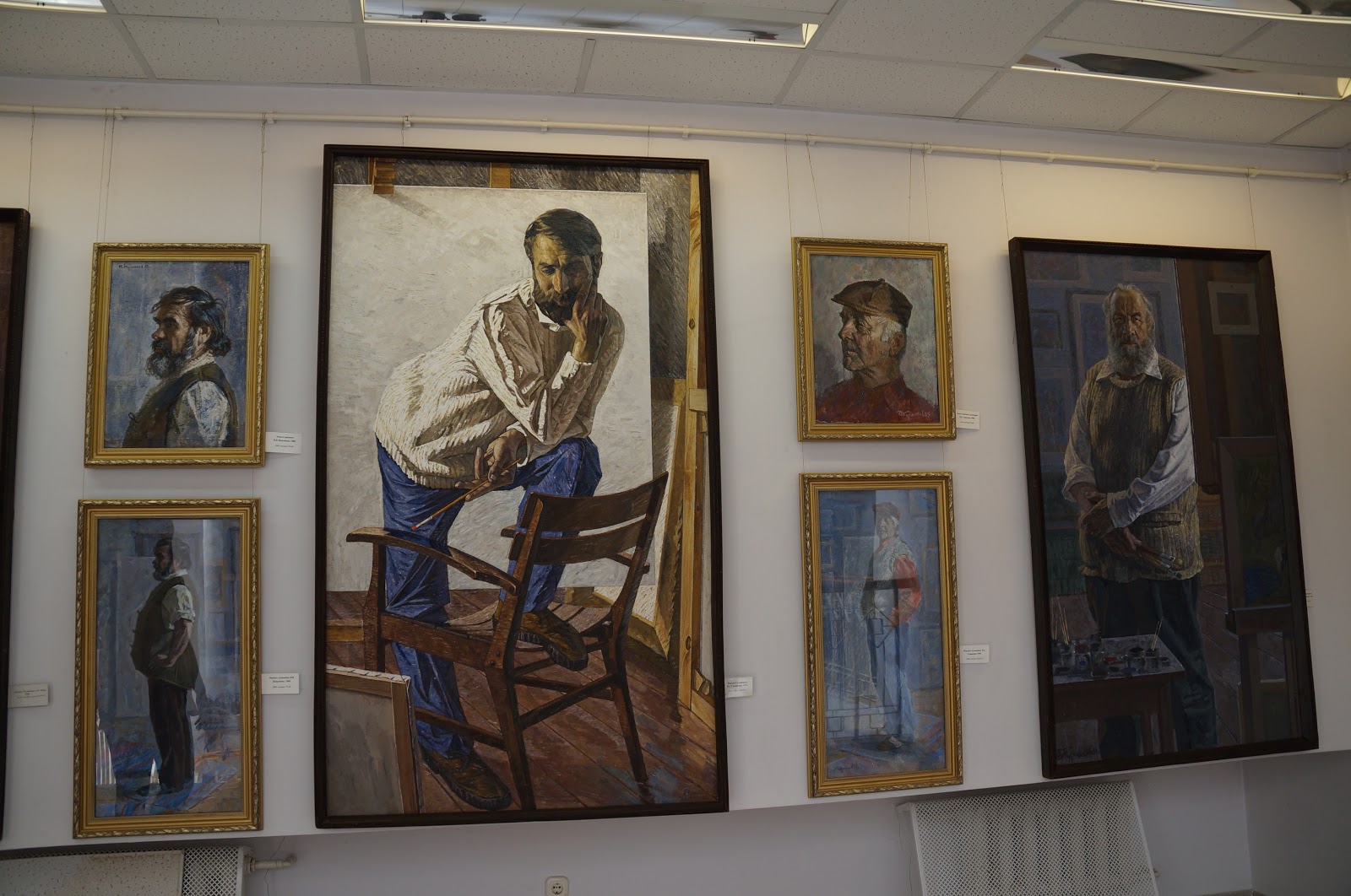 главный художник музея. выставка из фондов музея. главный художник музея. художественный музей ярославль. художник в музее.