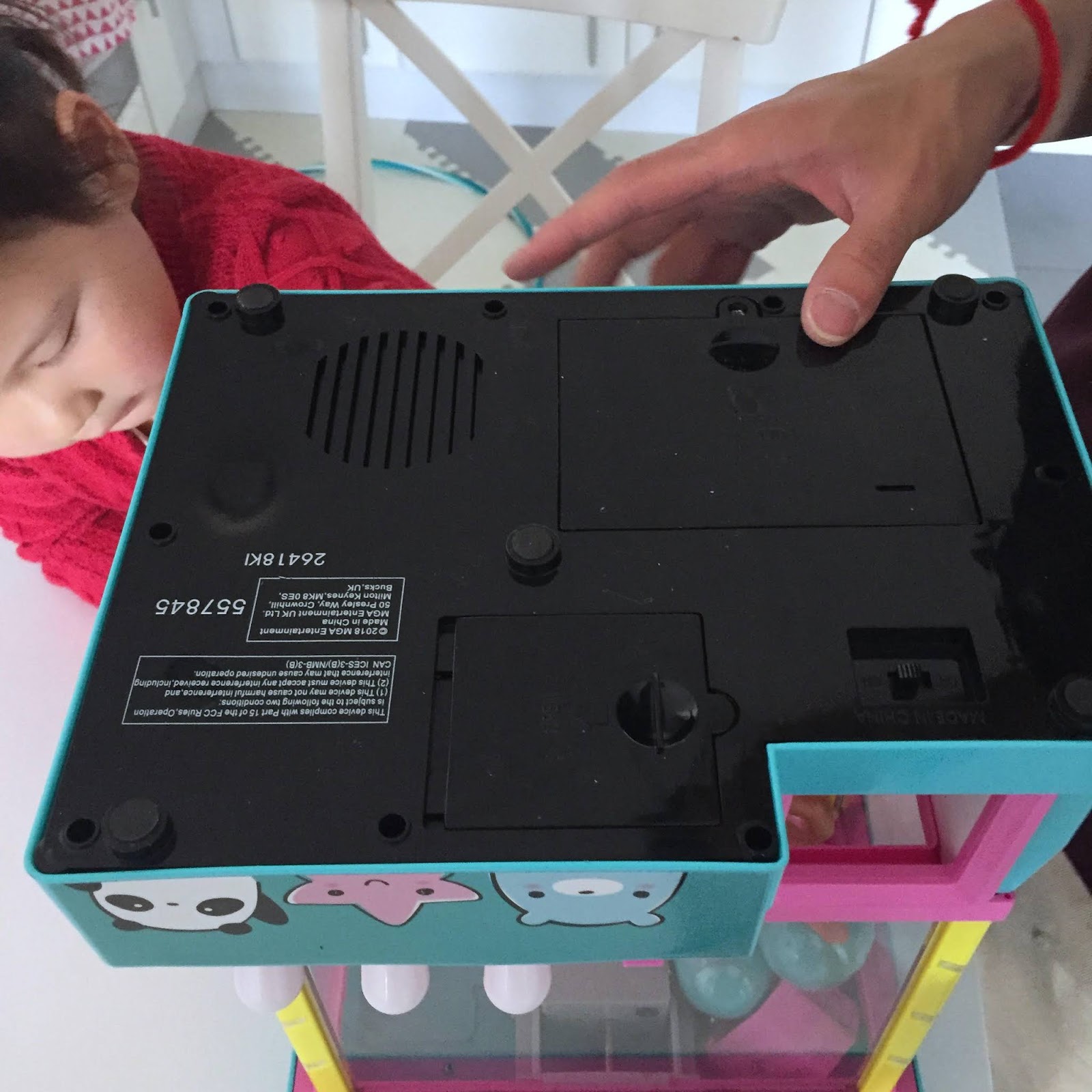 moj moj claw machine battery size