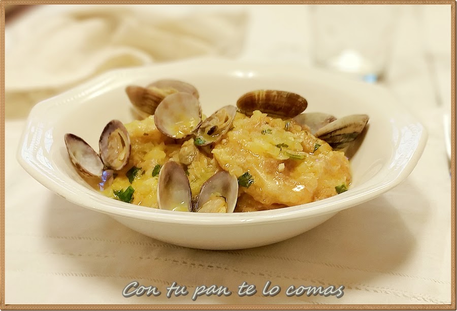 Patatas a la importancia con almejas