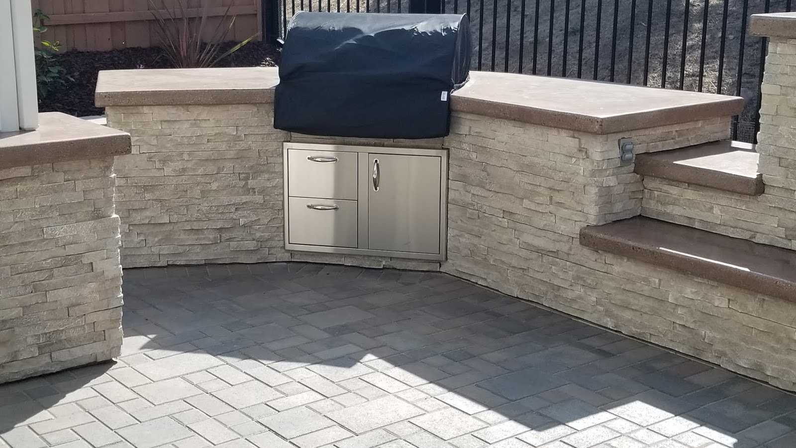 The 2 Minute Gardener Photo Curved BBQ Island