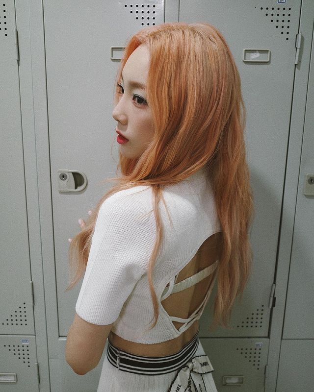 See the pretty 'Weekend' updates from SNSD Taeyeon - Wonderful Generation