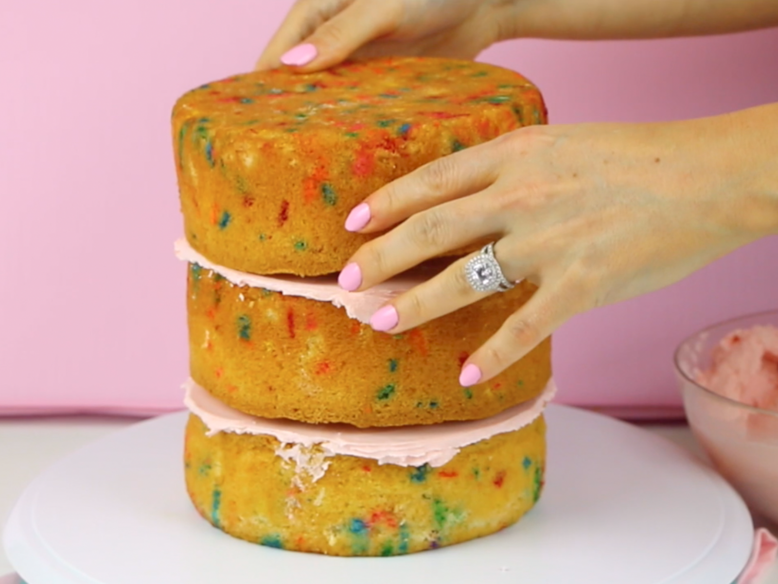 {VIDEO} How To Bake Flat Cakes (5 Tips for Baking Layer Cakes) The