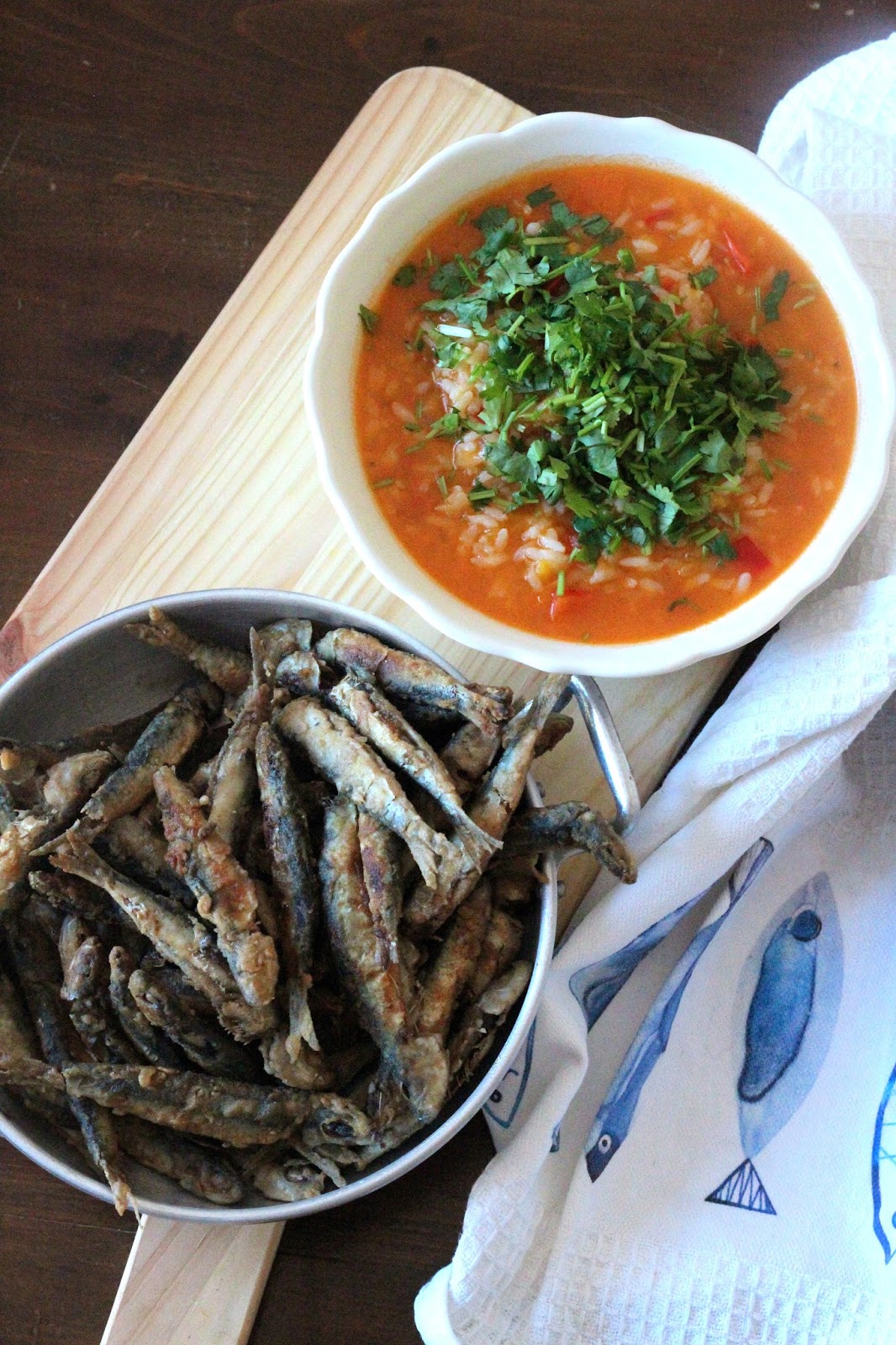 Arroz de Tomate, Pimento e Coentros com Petinga Frita