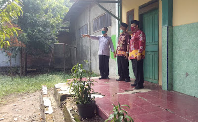 Melihat Kondisi Lingkungan Sekolah