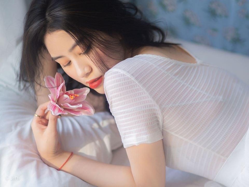 Gallery - Vietnamese model Yen Nguyen - Fragile purple flowers - P4