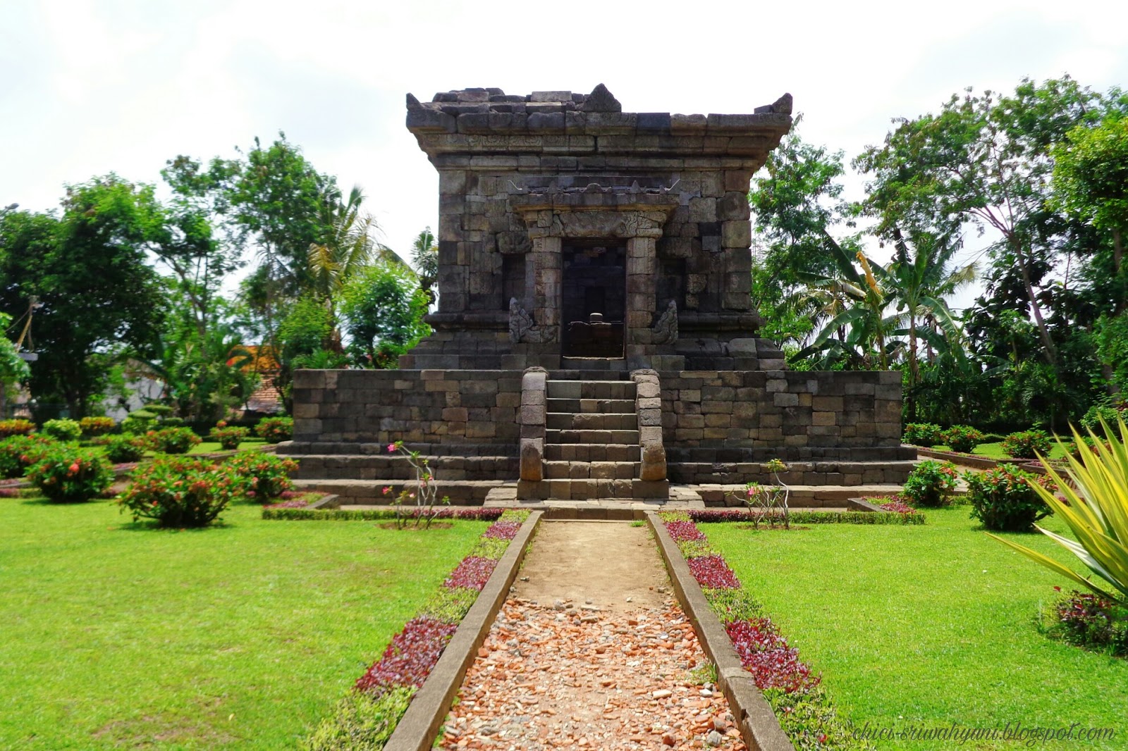 Wisata Sejarah Candi Badut Malang - Chici Sriwahyuni's Blog