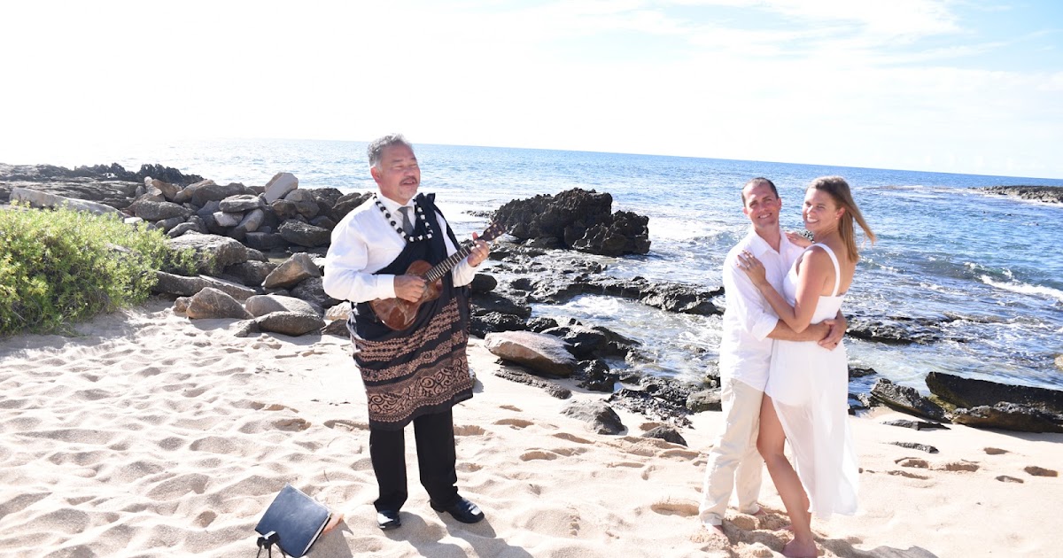 Hawaii Wedding Vendors Dance to the Ukulele