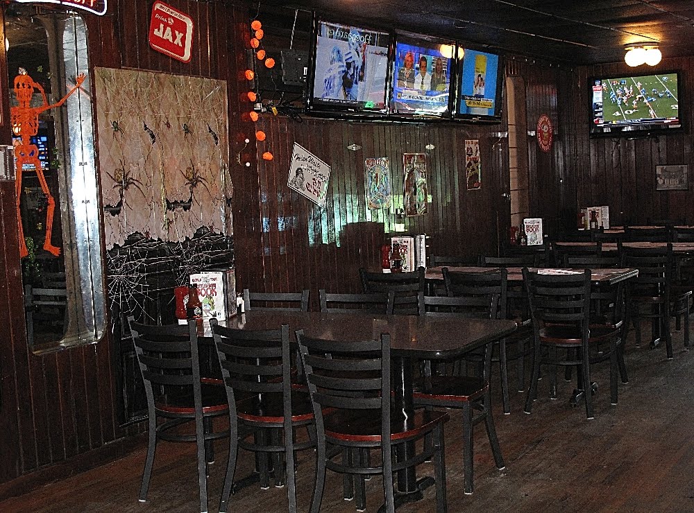 Mahoning Valley Eats & Treats: WINKING LIZARD TAVERN