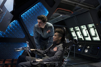 Steven Strait and Dominique Tipper in The Expanse Season 1