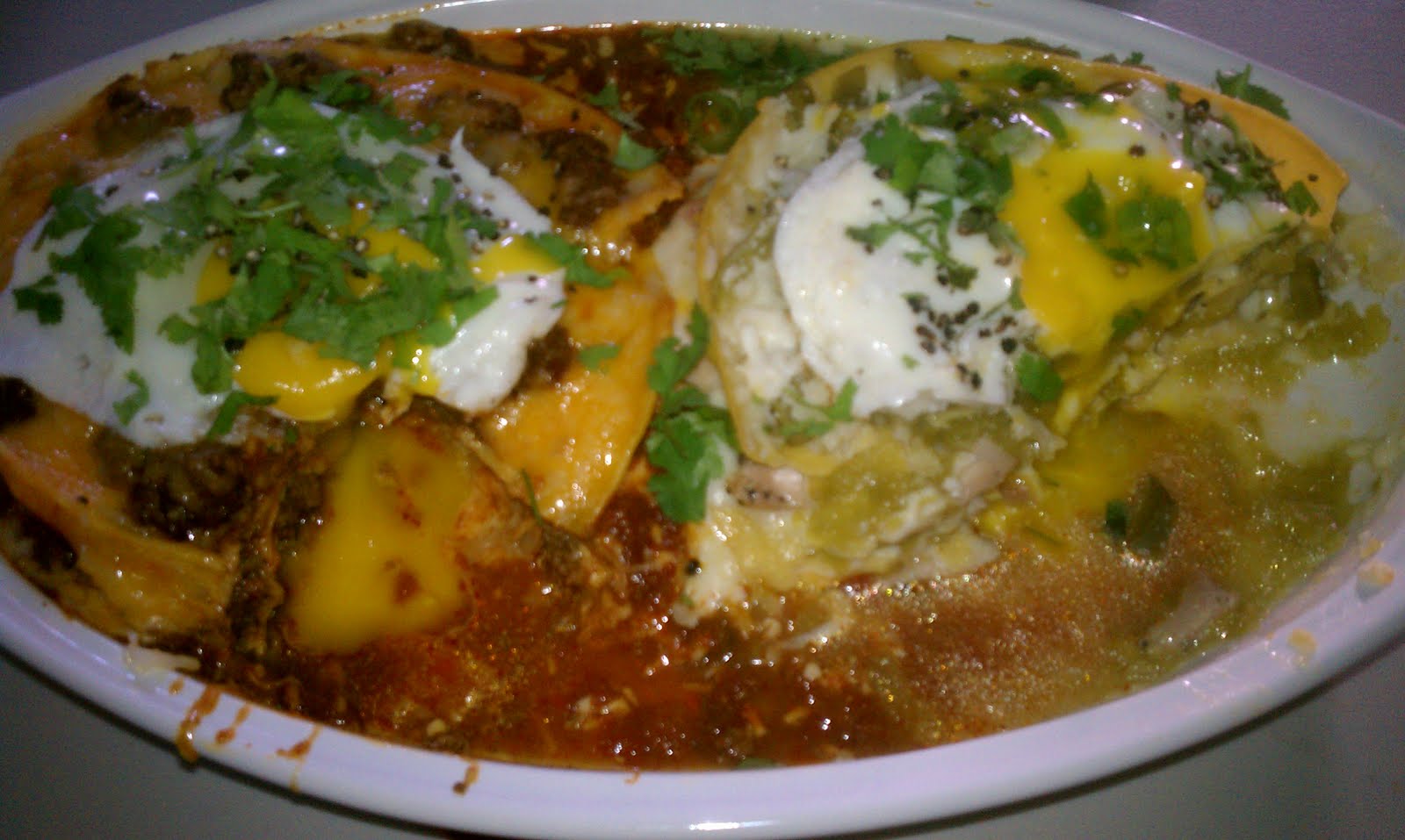 Texas Cookin' at Home Enchiladas Montadas, Verde y Colorado, en estilo