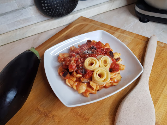 orecchiette con pomodoro, melanzane e roselline di provola - nadia coppola - fatinasweet 