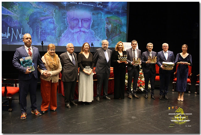 Este Acto del Pregón de Reyes Magos, organizado por la Asociación Nazarena Pro-Cabalgata de Reyes Magos 'Estrella de la Ilusión', tuvo lugar el d1a 21 de diciembre de 2019 en el Teatro Municipal 'Juan Rodríguez Romero' de Dos Hermanas.