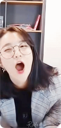 커리어 우먼느낌이 나는 비니.gif