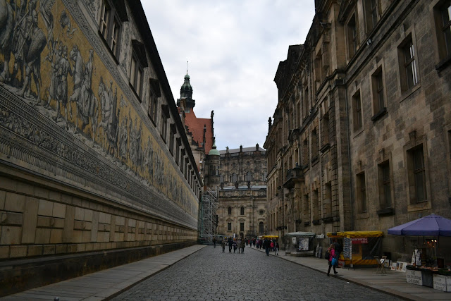«Хода князів» - найдовше панно з порцеляни у світі. Дрезден, Німеччина (Fürstenzug. Dresden, Germany)
