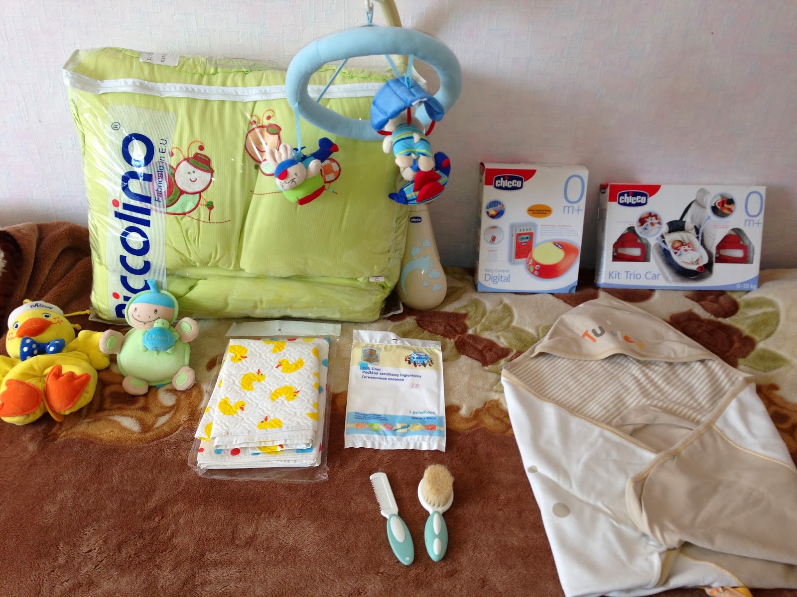 одежда для детей до 1 года. что из вещей нужно новорожденному. список однждыдля новорожденного. вещи для младенцев. детские вещи для новорожденных.