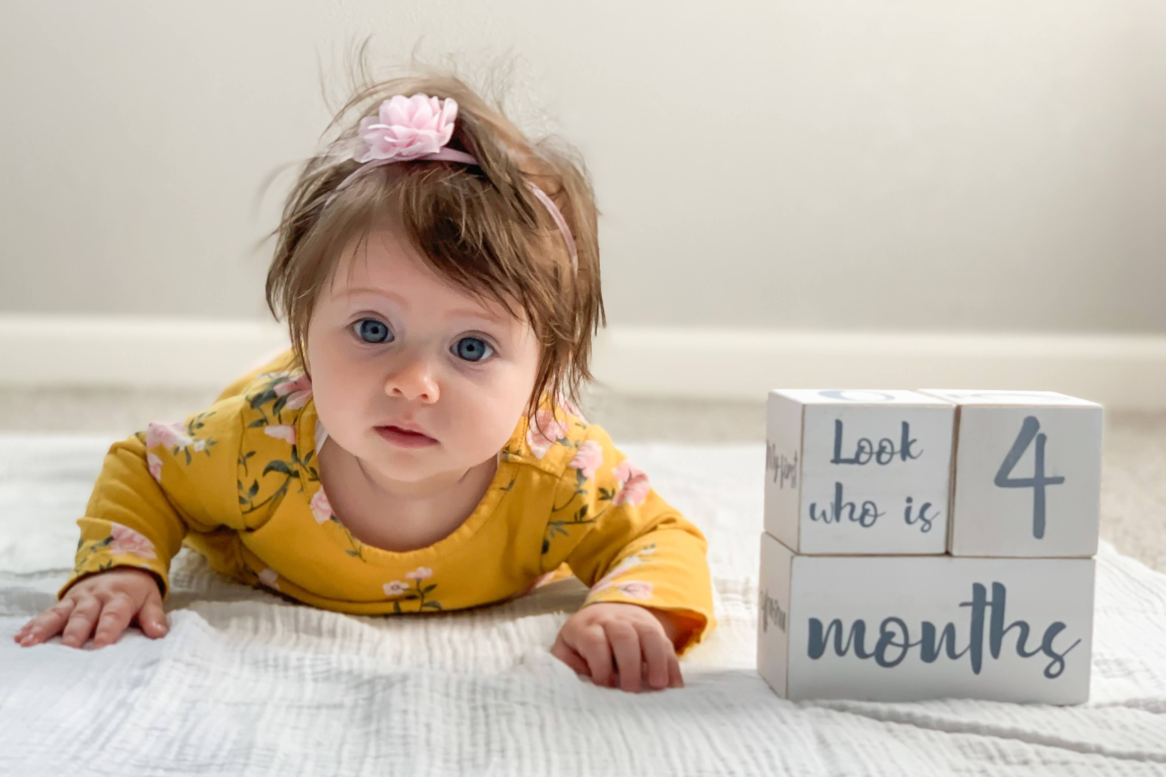 4 months old. Фотосессия с малышом. Идеи для фотосессии 10 месяцев ребенку. Фотосессия малыша 10 месяцев. 10 Месяцев мальчику.