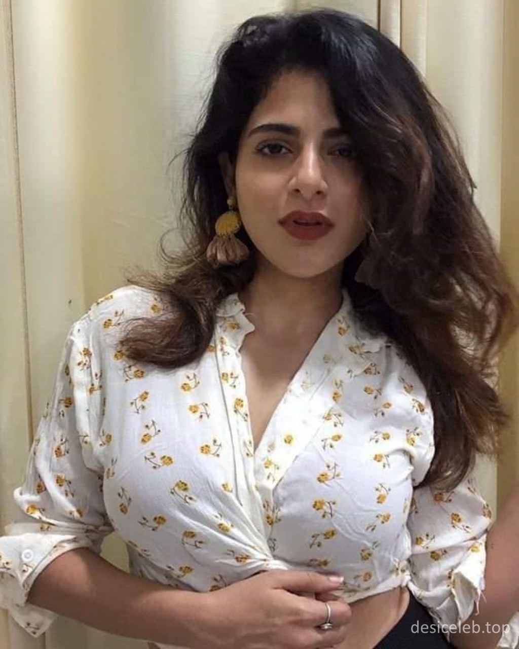 Tamil Actress Iswarya Menon Big Boobs Pics collections, Iswarya Menon big melons, Iswarya Menon boobs, Iswarya Menon cleavage