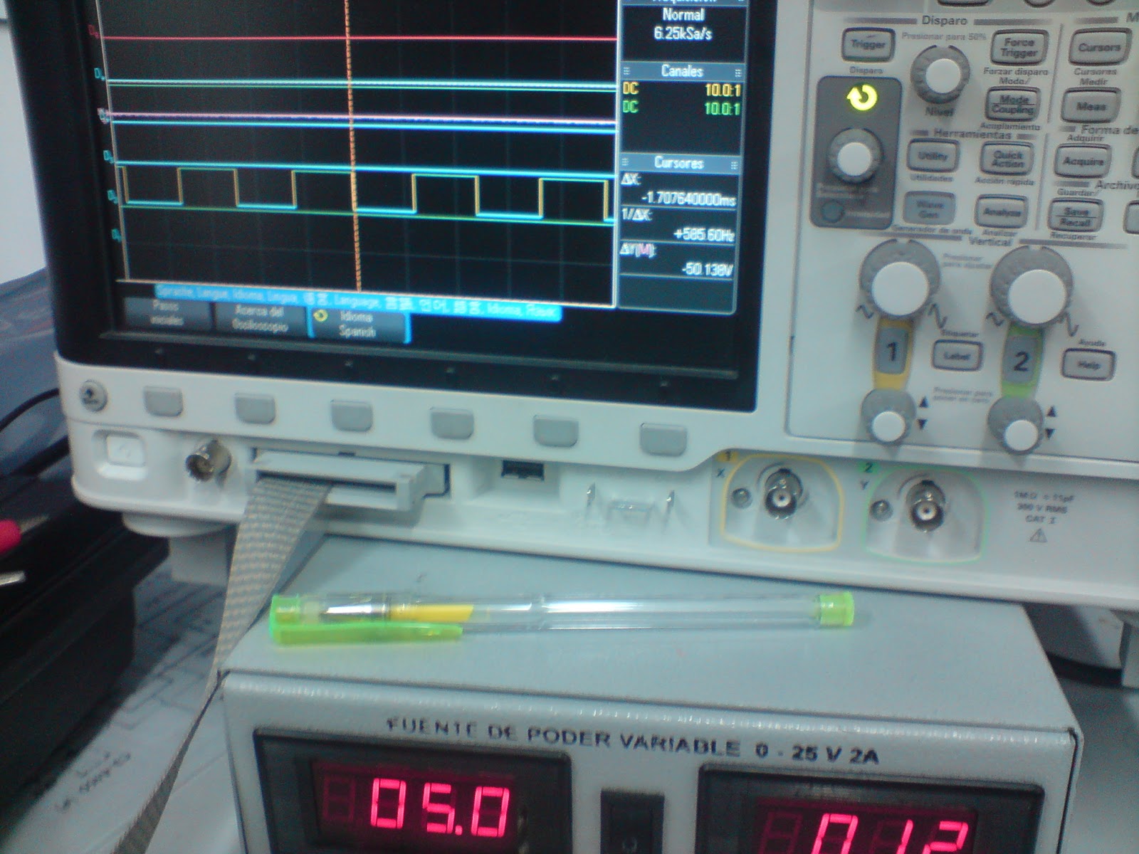 Grupo D Laboratorios Digitales II: Laboratorio II Latch & Flip Flop