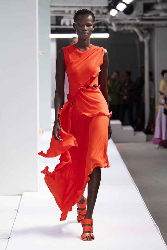 LIVING CORAL ON THE SPRING / SUMMER 2019 RUNWAYS - Miss Rich