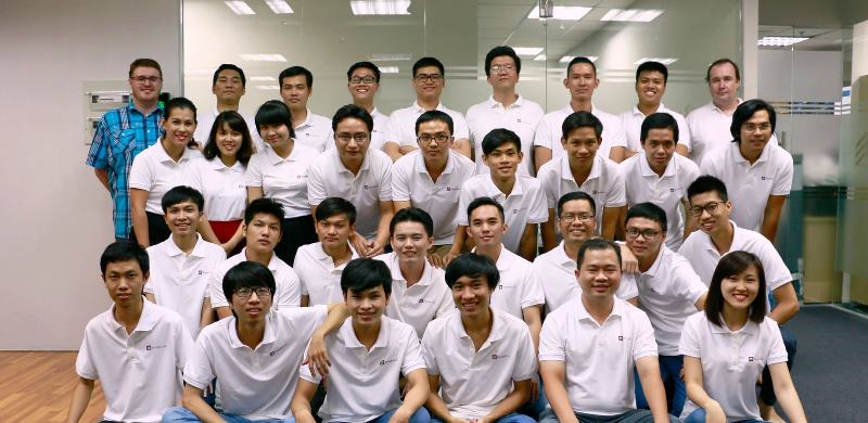 Sử dụng áo thun đồng phục thiết kế đẹp cho nhân viên