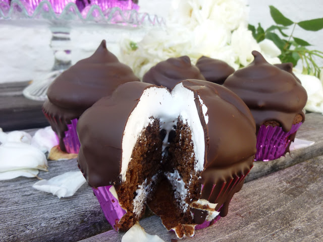 Schokoladen- Cupcakes mit Baiserhaube