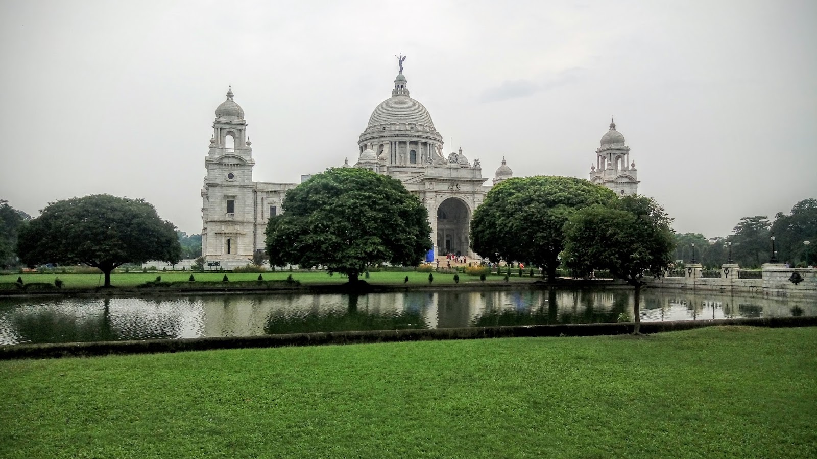 8 FAMOUS PLACES TO VISIT IN KOLKATA