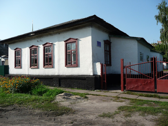 Ніжин. Школа № 12 на вул. Васильківській