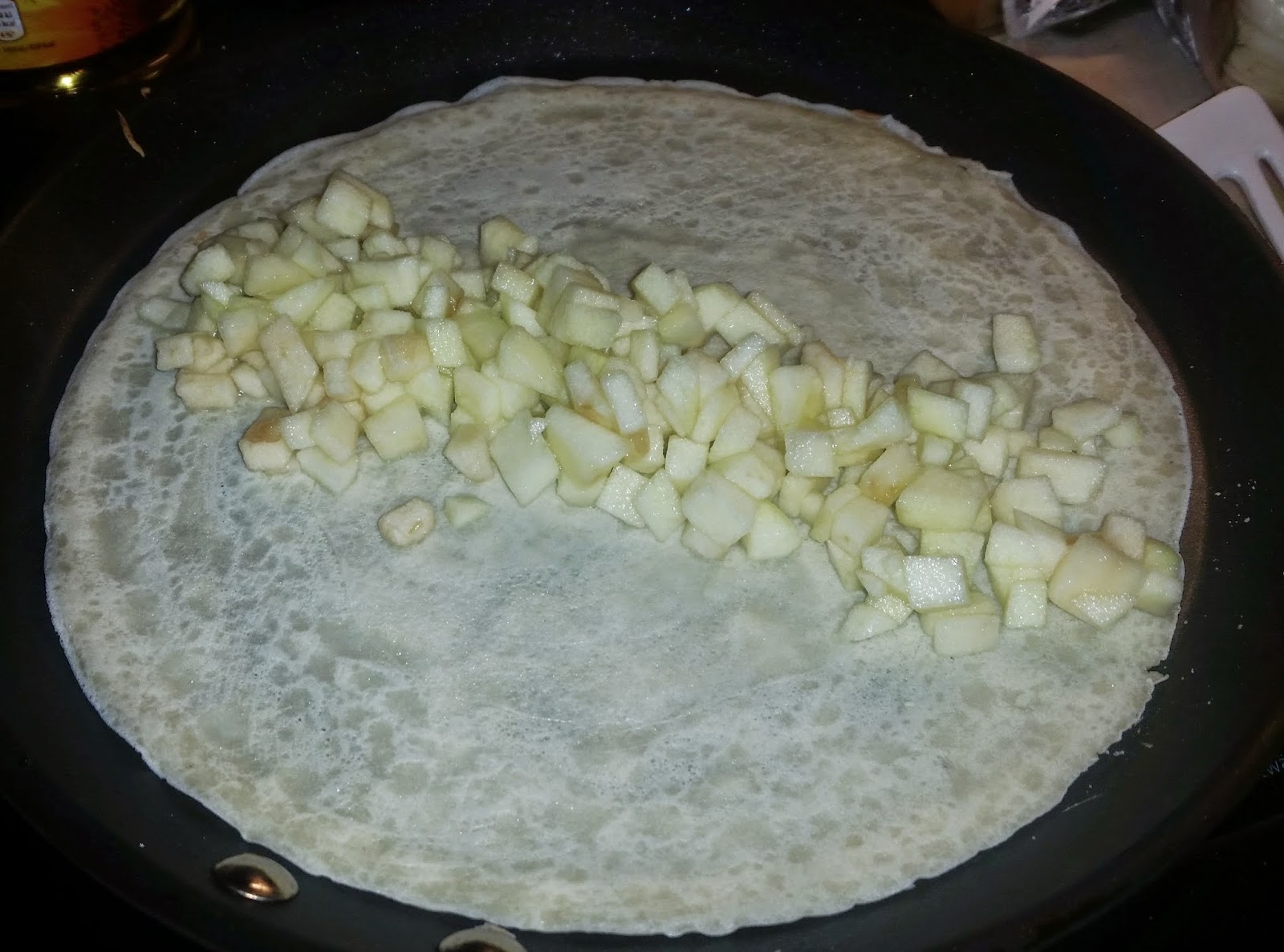 Sandy's Kitchendreams: Crêpes mit Apfelwürfeln und Apfel-Zimt-Zucker Sandy's Kitchendreams: Crêpes mit Apfelwürfeln und Apfel-Zimt-Zucker