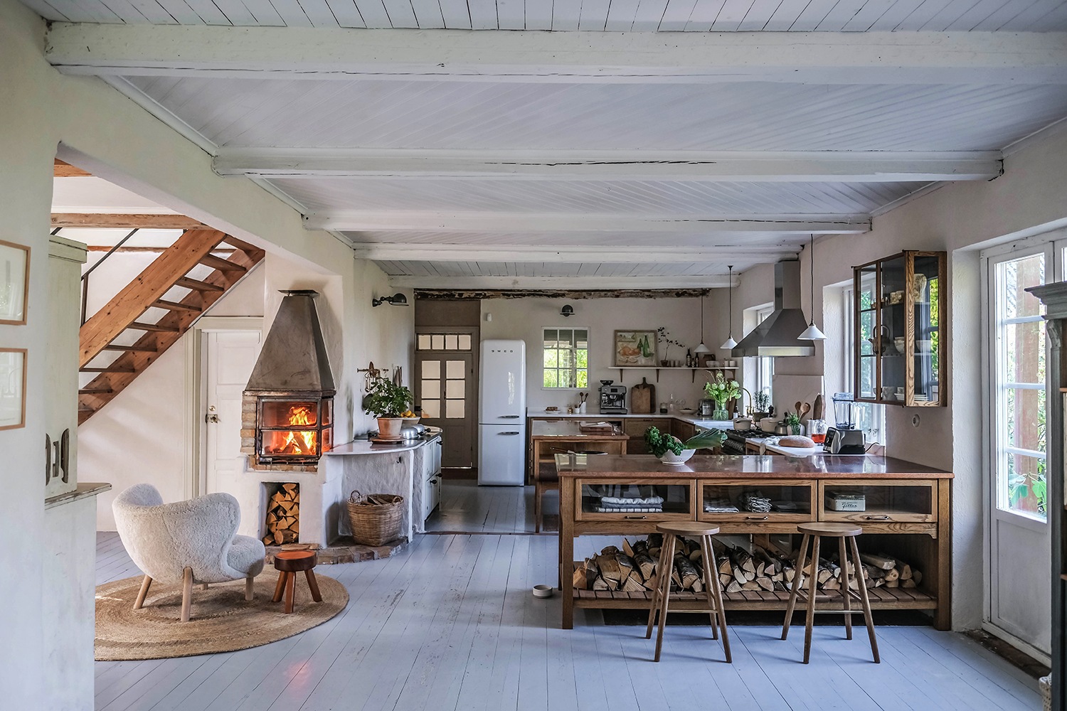 Décor Inspiration | The Most Cosy Mid-Century Kitchen in Sweden