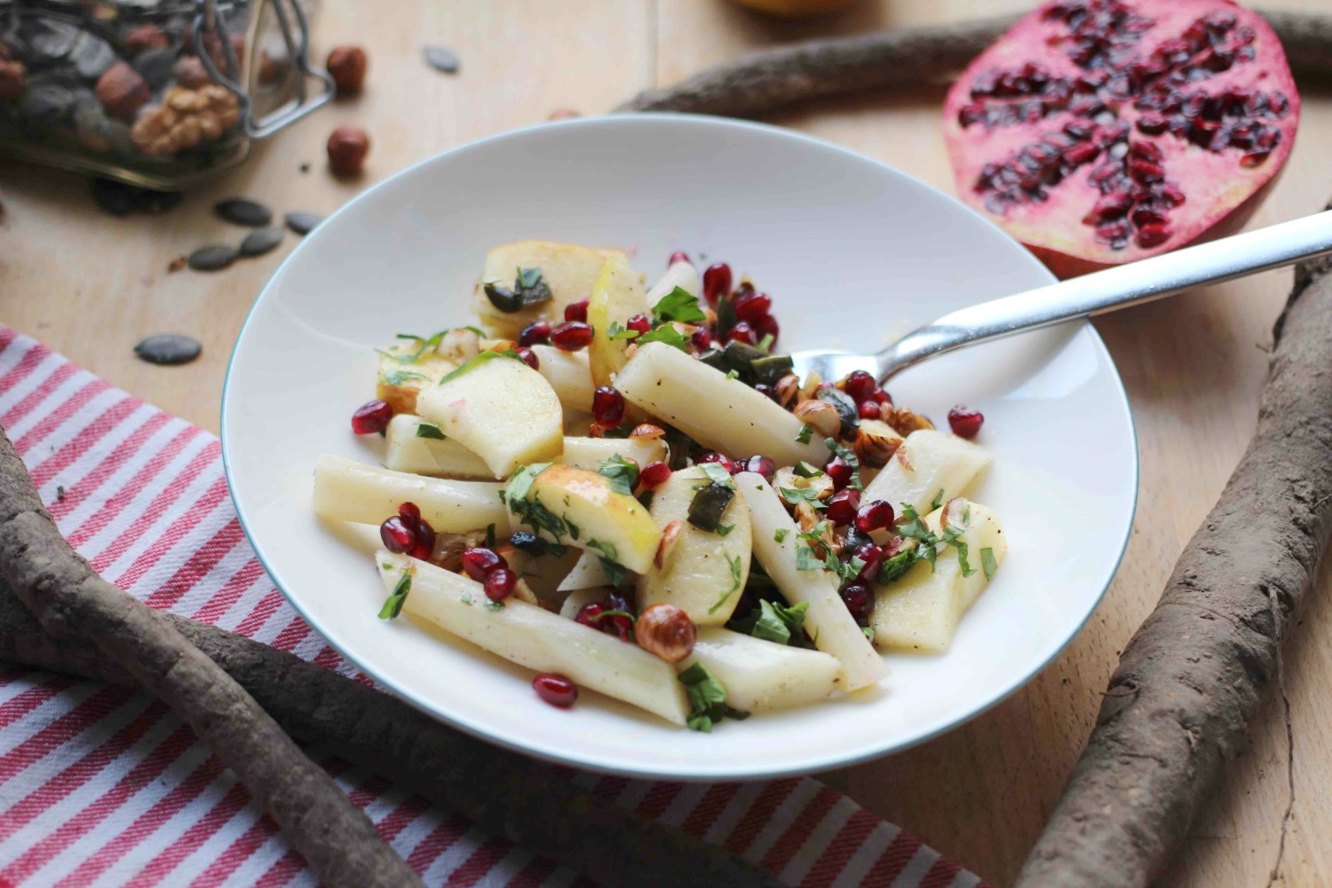 HOME OF HAPPY: SCHWARZWURZELSALAT MIT APFEL {WINTERLICHER POWERFOOD}