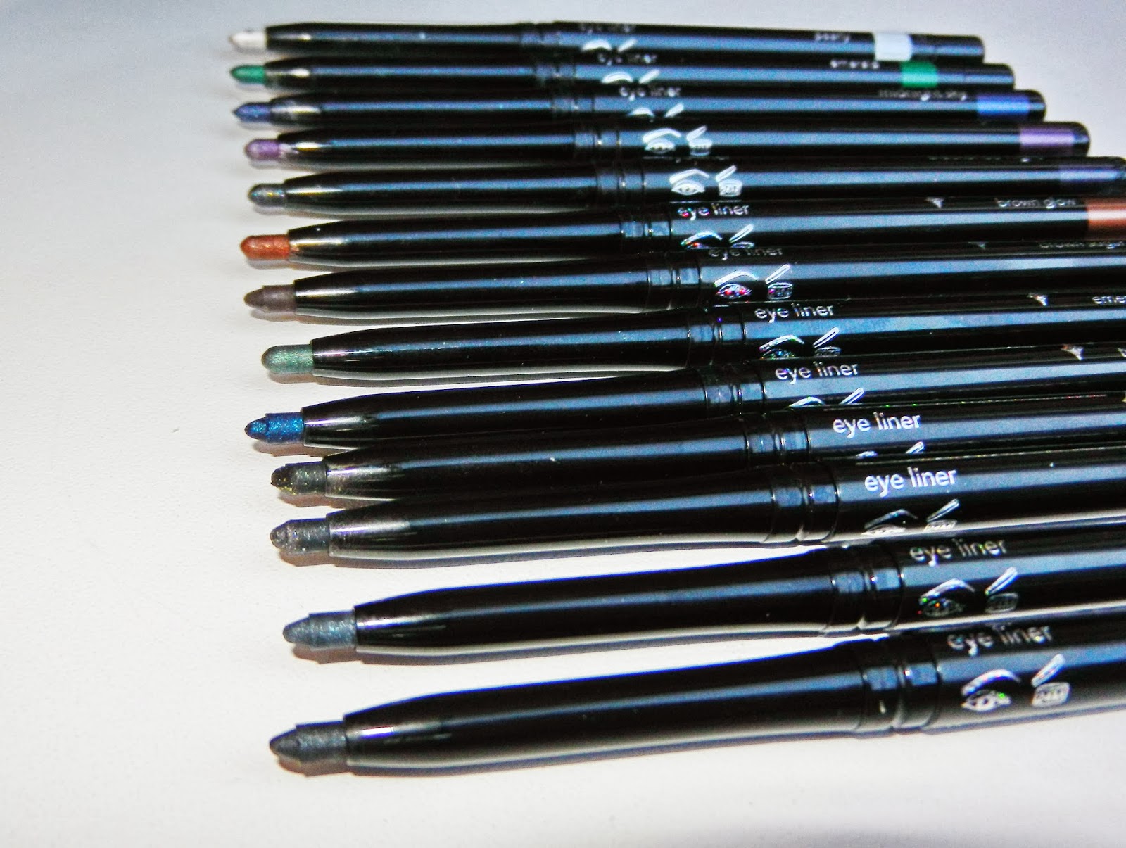 карандаш для глаз glimmerstick. Avon карандаш для глаз glimmerstick. карандаш диамант эйвон черный. карандаш avon brown sugar. карандаш для глаз glimmerstick.