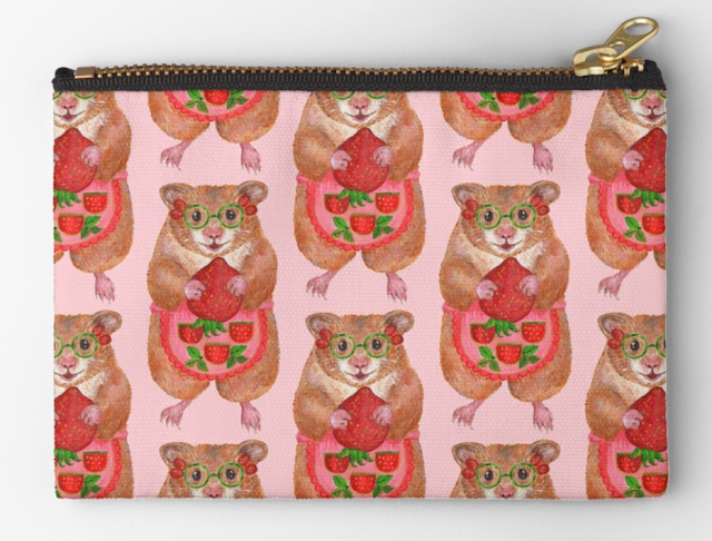 A zipper pouch featuring cute hamsters with strawberries / Vetoketjullinen pussukka, jossa on söpöjä hamstereita mansikoiden kanssa