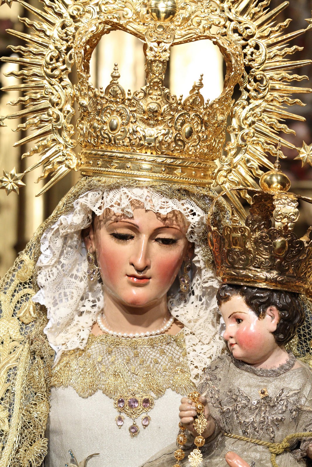 Orgullo Trianero Cultos en honor a Nuestra Señora de la Luz.